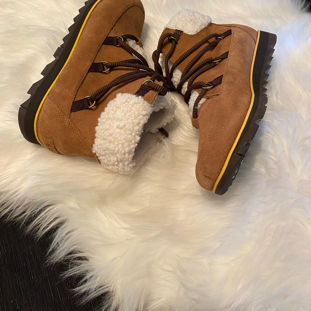 Sorel booties - Picture 4 of 8
